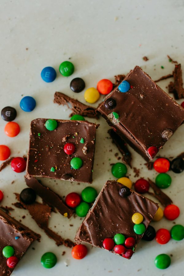 chocolate m&m fudge with mini m&ms in it