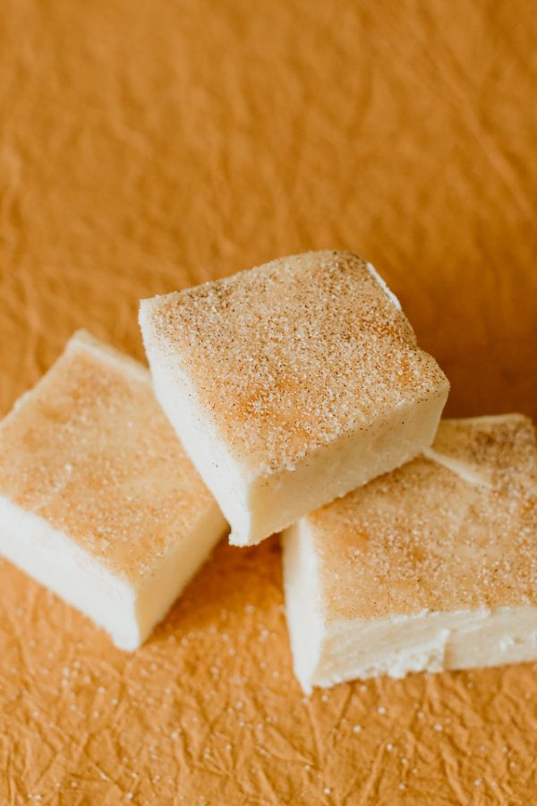 cinnamon roll flavored fudge with a layer of cinnamon on top